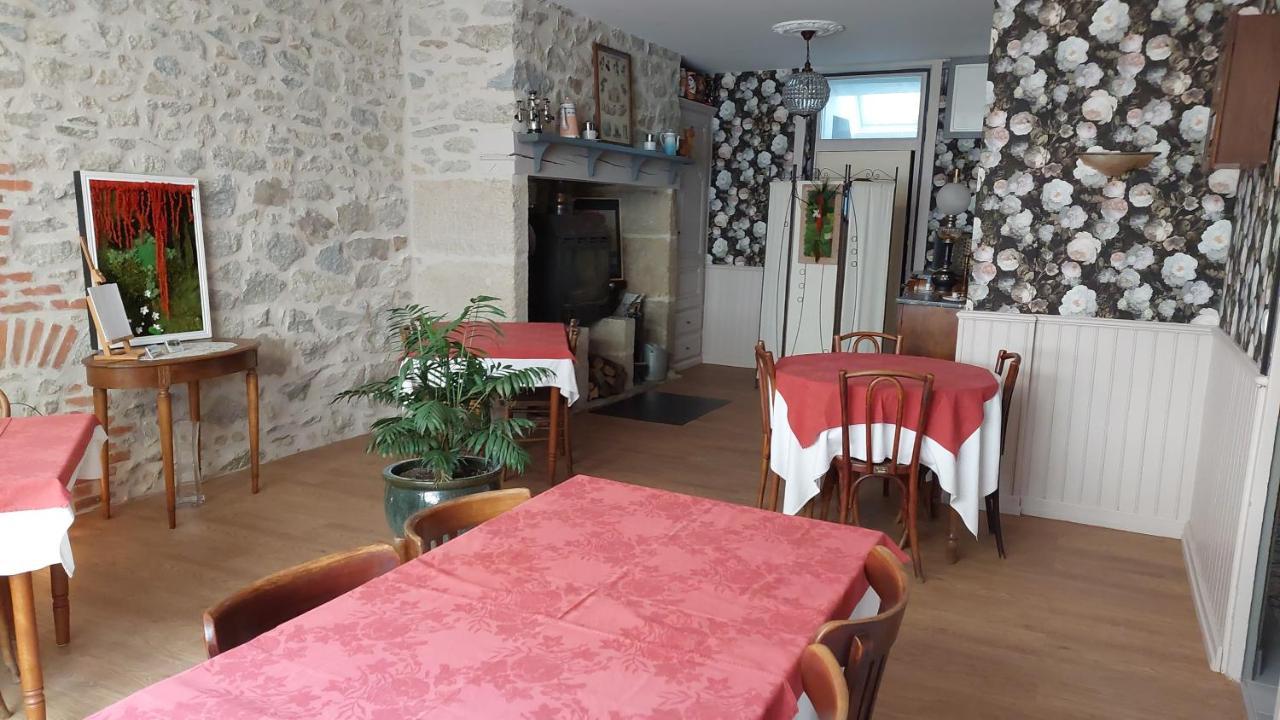 Auberge De La Tradition Corrèze Esterno foto